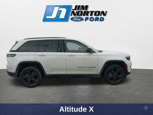 Used 2024 Jeep Grand Cherokee Altitude AWD/4WD image 12