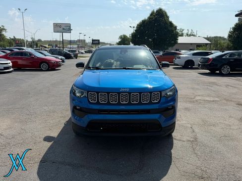 Used 2022 Jeep Compass Limited AWD/4WD image 2