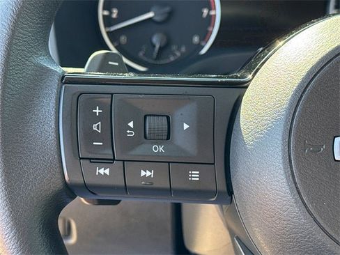 Used 2023 Nissan Rogue SV image 30