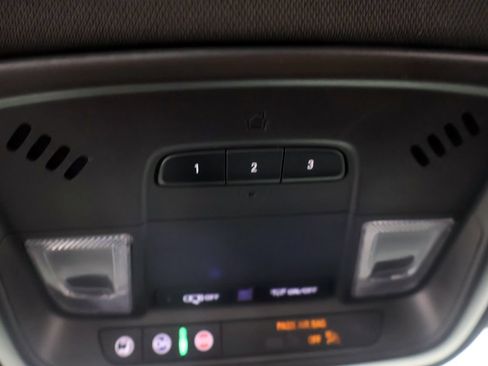 Used 2023 Chevrolet Traverse LT FWD image 52