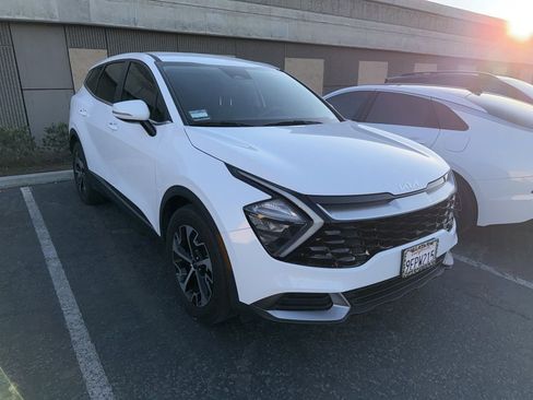 Used 2023 Kia Sportage EX image 3