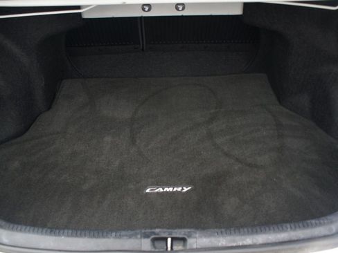 Used 2016 Toyota Camry LE image 14