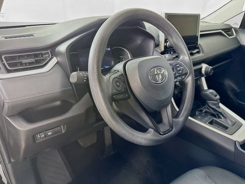 Used 2025 Toyota RAV4 XLE FWD image 9