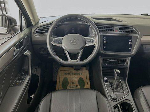 Certified 2024 Volkswagen Tiguan SE w/ Panoramic Sunroof Package AWD/4WD image 22