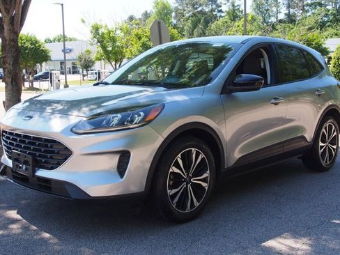 Certified 2022 Ford Escape SE w/ SE Sport Appearance Package image 3