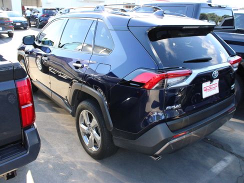 Used 2020 Toyota RAV4 Limited AWD/4WD image 7