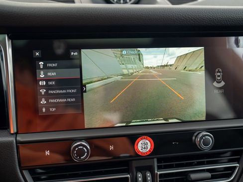 New 2026 Porsche Macan image 20