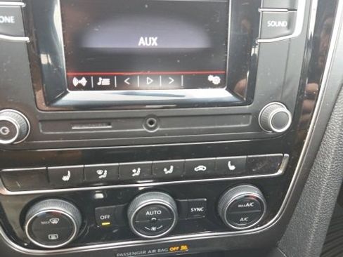 Used 2016 Volkswagen Passat 1.8T R-Line w/ R-Line Lighting Package image 6