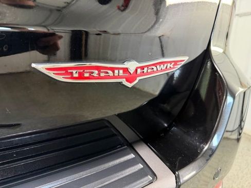 Used 2018 Jeep Grand Cherokee Trailhawk w/ Trailhawk Luxury Group AWD/4WD image 31
