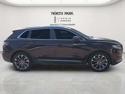 Used 2022 Lincoln Nautilus Reserve AWD/4WD image 4