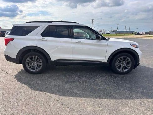Used 2022 Ford Explorer XLT w/ Equipment Group 202A AWD/4WD image 7