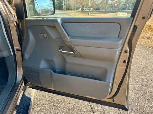 Used 2005 Nissan Titan SE image 8
