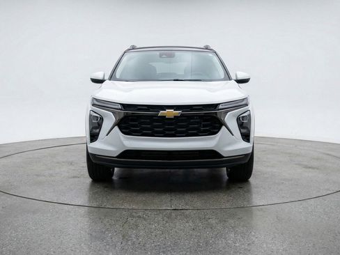 Used 2025 Chevrolet TrailBlazer LT AWD/4WD image 2
