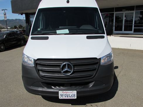 Used 2023 Mercedes-Benz Sprinter 2500 image 2