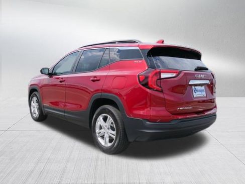 Used 2024 GMC Terrain SLE w/ Driver Convenience Package image 4
