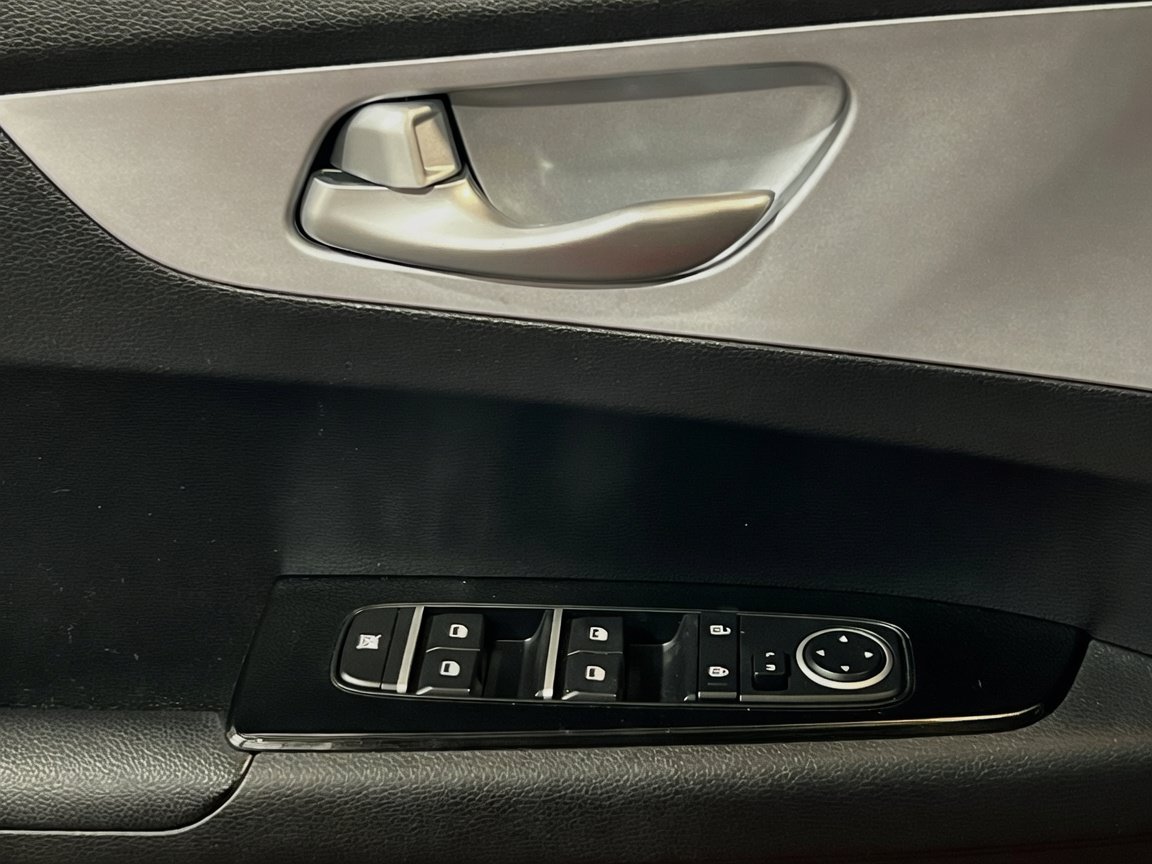 Used 2024 Kia Forte LXS FWD image 13