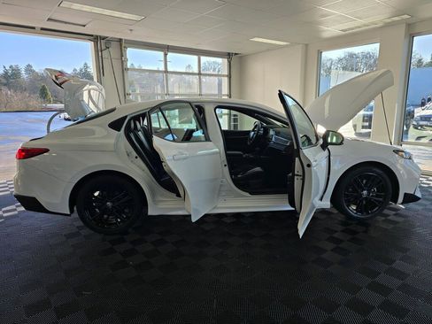 Used 2025 Toyota Camry SE image 17