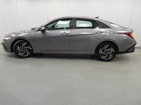Used 2024 Hyundai Elantra Limited image 14