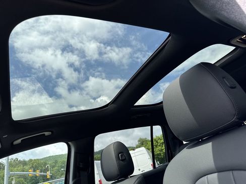 New 2025 Mercedes-Benz GLB 250 4MATIC image 10