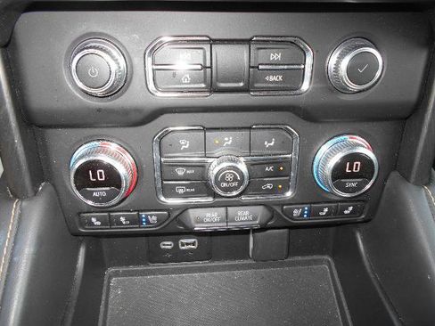Used 2024 GMC Yukon XL AT4 w/ Technology Package AWD/4WD image 15