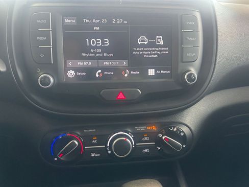 Used 2025 Kia Soul LX w/ LX Technology Package FWD image 26