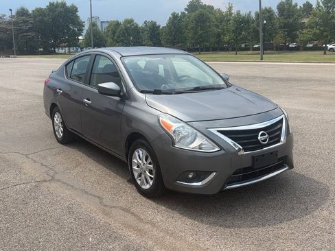 Used 2018 Nissan Versa SV w/ SV Special Edition Package FWD image 3