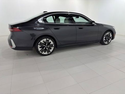 Certified 2024 BMW 530i xDrive w/ Premium Package AWD/4WD image 6