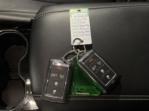 Used 2023 Jeep Grand Cherokee Limited image 26