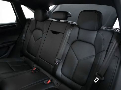 Certified 2026 Porsche Macan AWD/4WD image 33