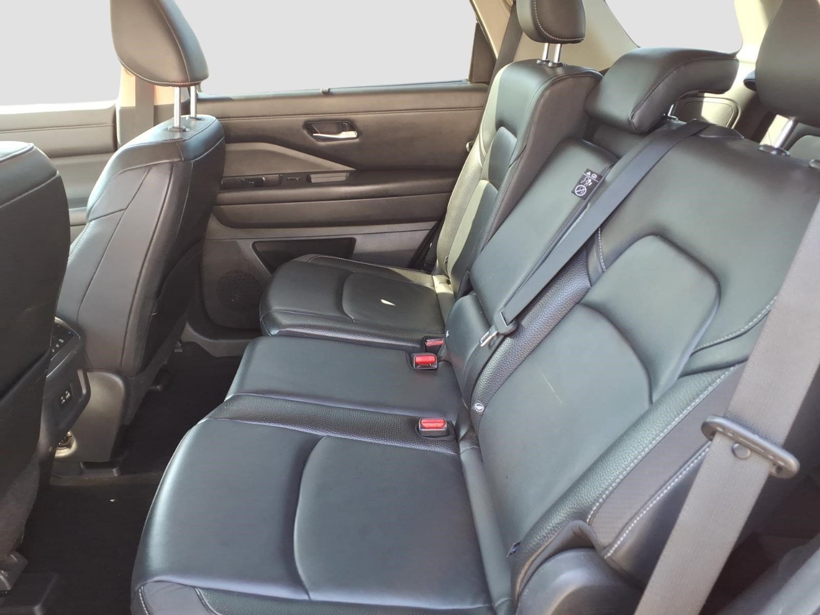 Used 2022 Nissan Pathfinder SL w/ SL Black Package AWD/4WD image 14