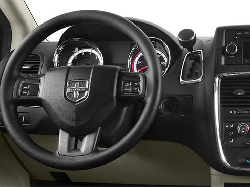 Used 2014 Dodge Grand Caravan SXT FWD image 9
