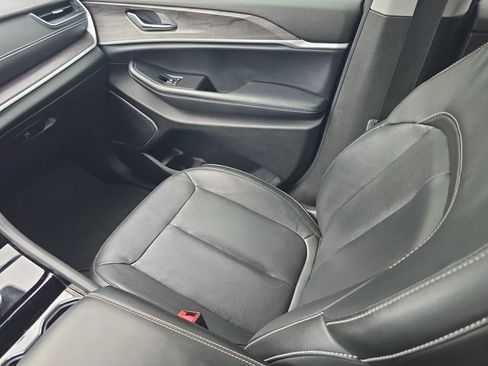 Used 2022 Jeep Grand Cherokee Limited RWD image 16