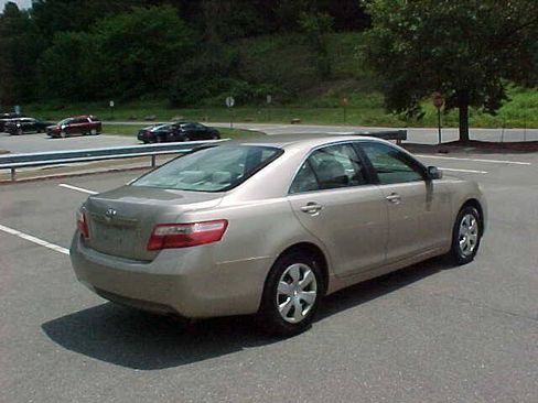 Used 2007 Toyota Camry LE FWD image 5