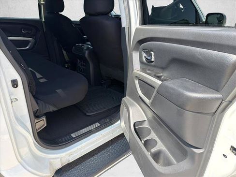 Used 2017 Nissan Titan SV RWD image 18