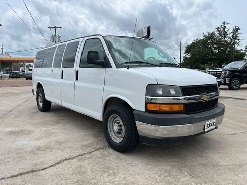 Used 2017 Chevrolet Express 3500 LT w/ LT Preferred Equipment Group image 4