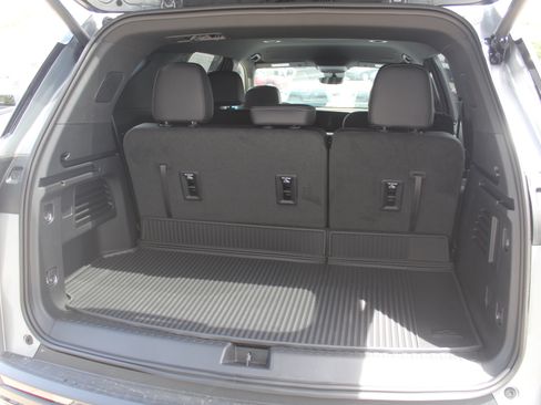 New 2026 Chevrolet Traverse LT w/ Midnight/Sport Edition AWD/4WD image 18