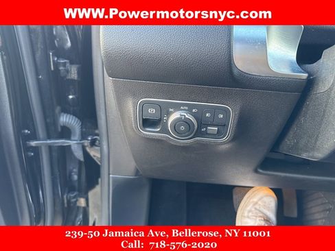 Used 2021 Mercedes-Benz GLB 250 4MATIC w/ Premium Package image 31