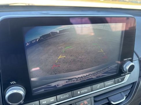 Used 2024 Nissan Altima 2.5 SV image 13