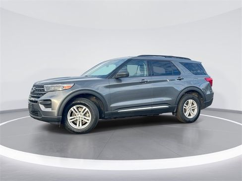 Used 2022 Ford Explorer XLT image 1
