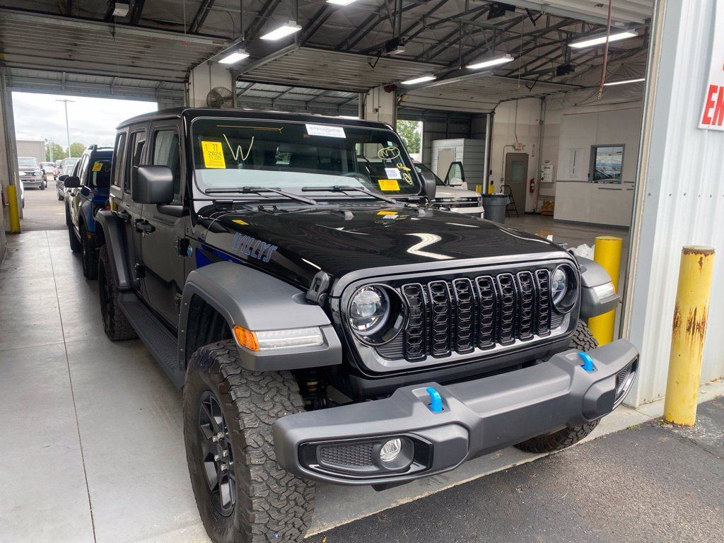 Used 2024 Jeep Wrangler Unlimited AWD/4WD image 1