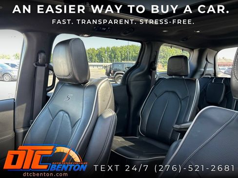 Used 2025 Chrysler Pacifica Limited FWD image 7