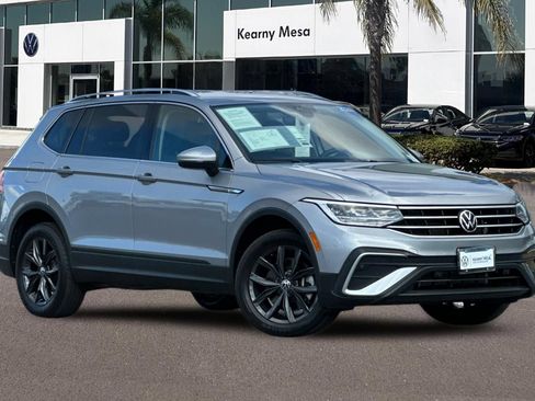 Certified 2024 Volkswagen Tiguan SE FWD image 2