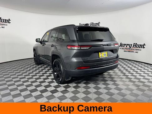 Used 2023 Jeep Grand Cherokee Altitude image 9