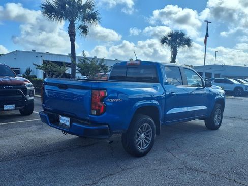 Used 2023 Chevrolet Colorado LT w/ LT Convenience Package II AWD/4WD image 2