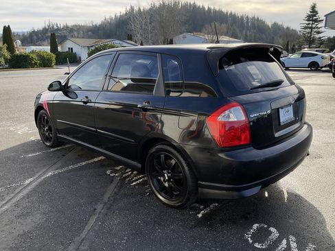 Used 2005 Kia Spectra5 image 5