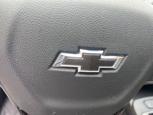 Used 2025 Chevrolet Trax RS w/ Sunroof Package image 23