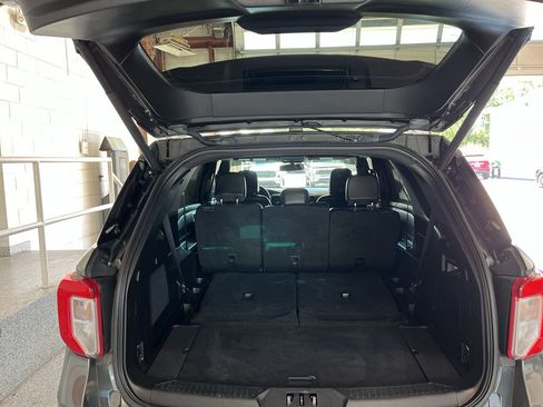 Used 2020 Ford Explorer Limited RWD image 8