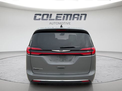 Used 2023 Chrysler Pacifica Touring-L image 4