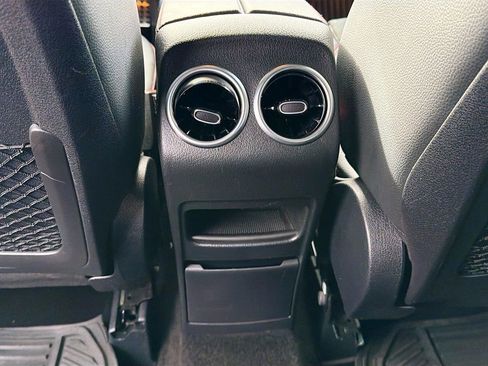 Used 2023 Mercedes-Benz GLB 250 GLB 250 image 32