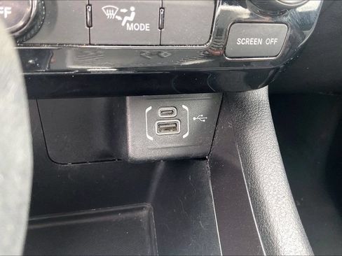 Used 2024 Jeep Compass Latitude AWD/4WD image 16